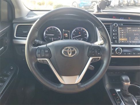 Used 2018 Toyota Highlander Limited Platinum image 12