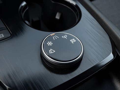 Used 2023 Nissan Rogue SV image 28