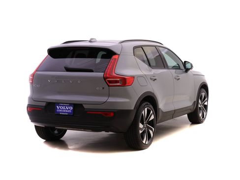 Certified 2025 Volvo XC40 B5 Plus w/ Protection Package Premier image 4
