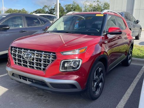 Used 2022 Hyundai Venue Limited FWD image 2
