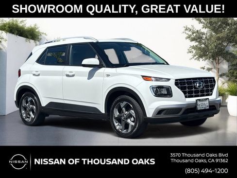 Used 2024 Hyundai Venue SEL FWD image 1