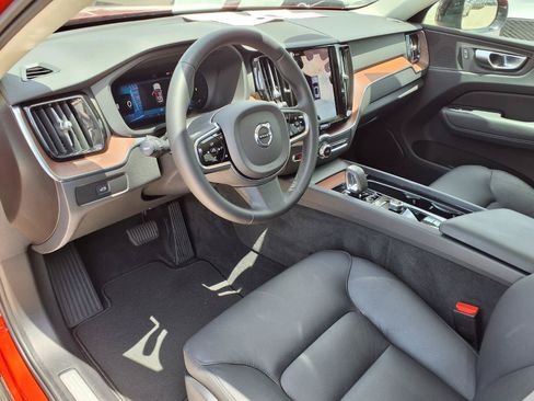 Certified 2024 Volvo XC60 B5 Plus AWD/4WD image 19