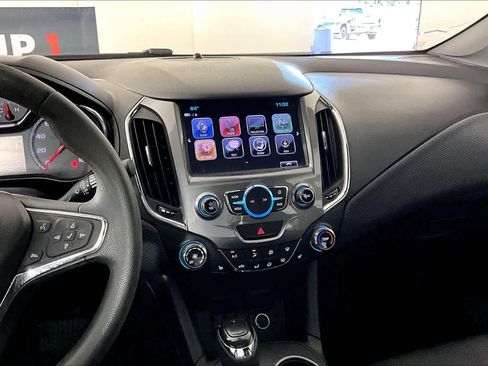 Used 2018 Chevrolet Cruze LT w/ Sun And Sound Package FWD image 6