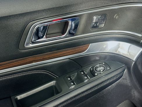 Used 2017 Ford Explorer Limited image 15
