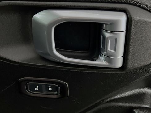 Used 2020 Jeep Gladiator Sport w/ Quick Order Package 24S image 32