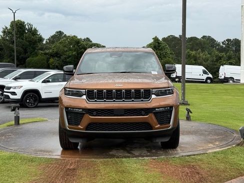 New 2026 Jeep Grand Cherokee L Limited w/ Luxury Tech Group II AWD/4WD image 2