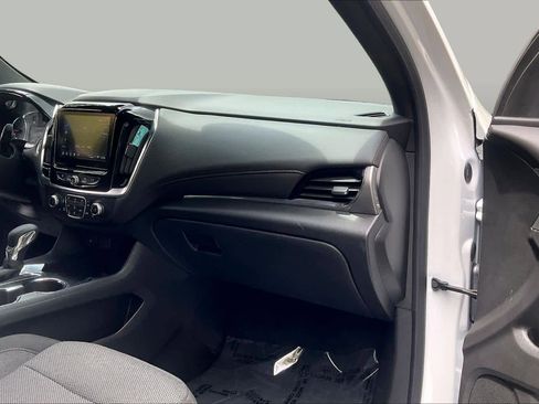 Used 2023 Chevrolet Traverse LT FWD image 17
