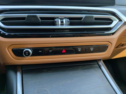 Used 2023 BMW 330i Sedan w/ Premium Package image 18