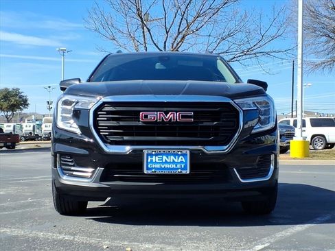 Used 2022 GMC Terrain SLE w/ Driver Convenience Package image 2