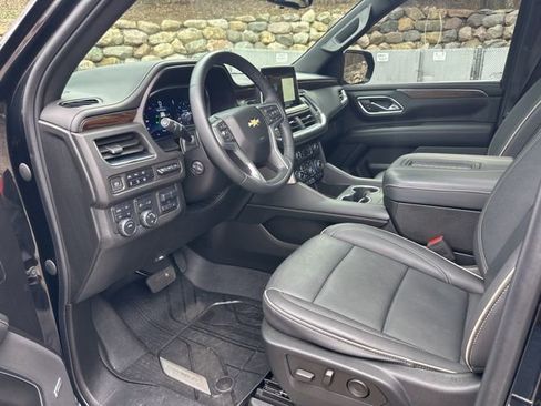 Used 2023 Chevrolet Tahoe Premier w/ Premium Package image 12