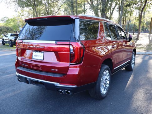Used 2025 GMC Yukon Denali w/ Sun & Power Step Package image 9