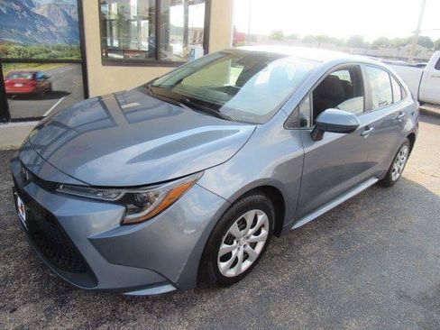 Used 2022 Toyota Corolla LE FWD image 2