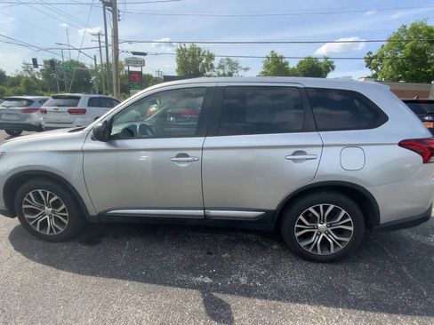 Used 2018 Mitsubishi Outlander ES FWD image 5