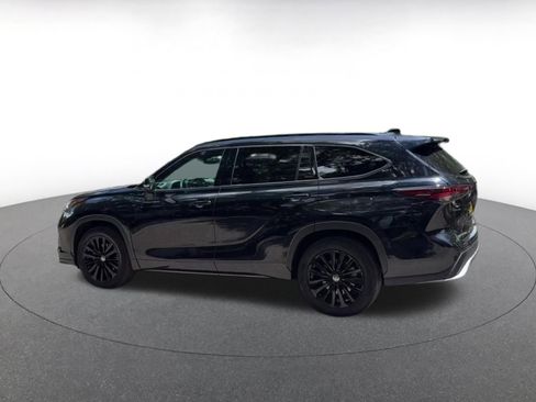 Used 2025 Toyota Highlander XSE AWD/4WD image 10