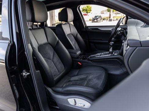 Certified 2021 Porsche Macan image 45