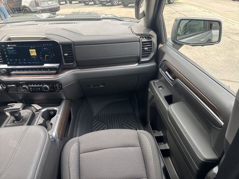 Used 2023 Chevrolet Silverado 1500 LT Trail Boss w/ Convenience Package II AWD/4WD image 17