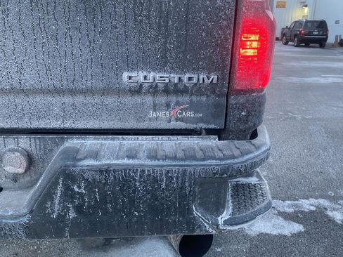 Used 2022 Chevrolet Silverado 2500 Custom w/ Custom Value Package image 9