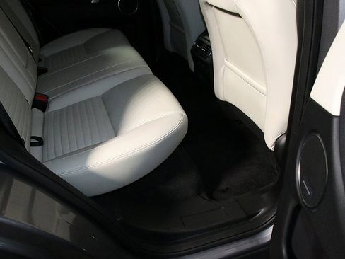 Used 2023 Land Rover Discovery Sport SE image 32