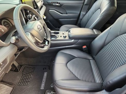 New 2026 Toyota Highlander XSE image 9