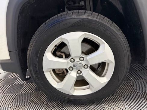 Used 2020 Jeep Compass Latitude w/ Cold Weather Group AWD/4WD image 40