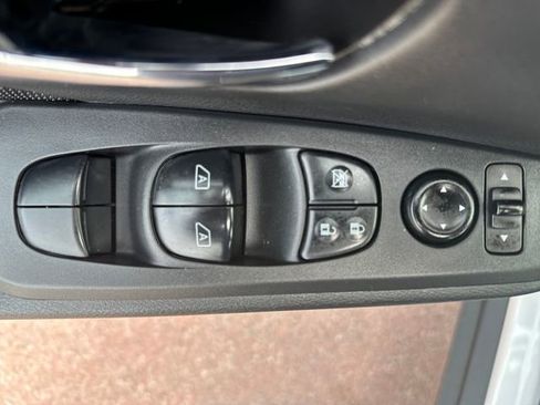 Used 2023 Nissan Kicks SV image 12