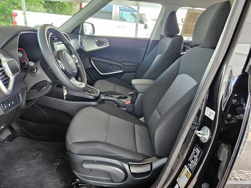 Certified 2025 Kia Soul LX w/ LX Technology Package FWD image 16