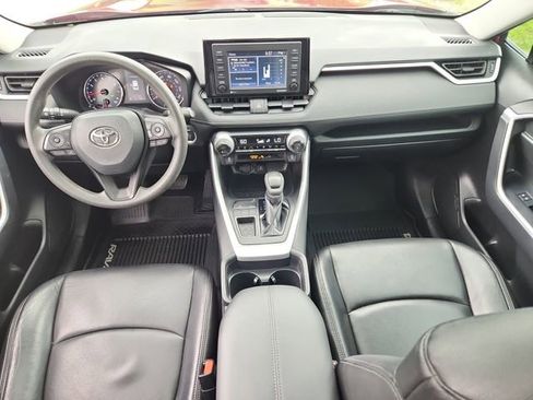 Used 2020 Toyota RAV4 XLE w/ Convenience Package FWD image 14