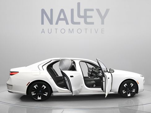 Used 2023 BMW i7 xDrive60 AWD/4WD image 18