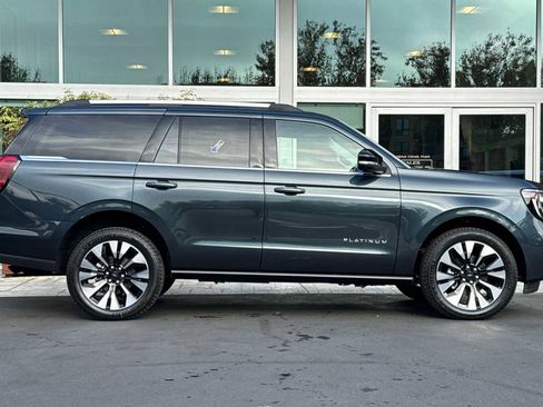New 2025 Ford Expedition Platinum w/ Driver's Package image 3