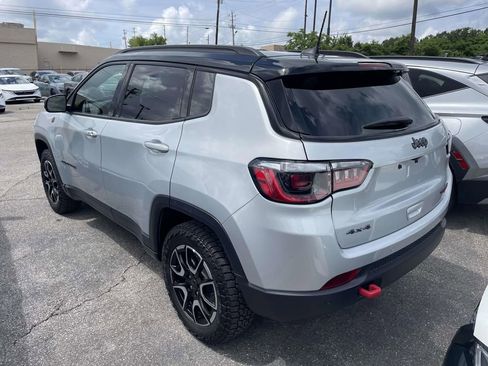 Used 2025 Jeep Compass Trailhawk AWD/4WD image 4