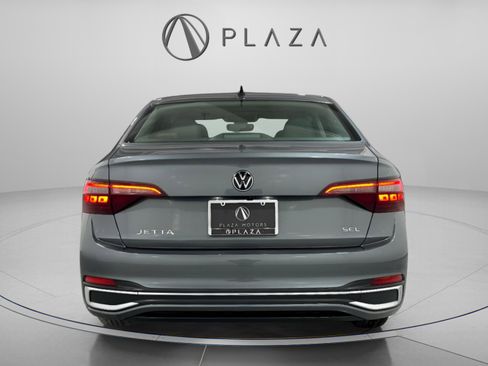 Used 2023 Volkswagen Jetta SEL image 4