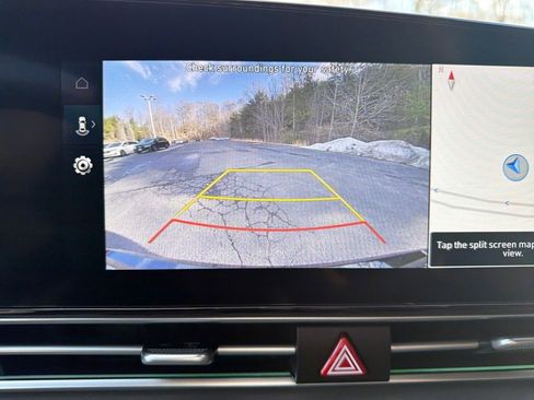 Used 2025 Hyundai Elantra SEL image 22