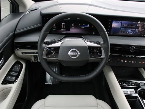 Certified 2025 Nissan Murano SV image 17