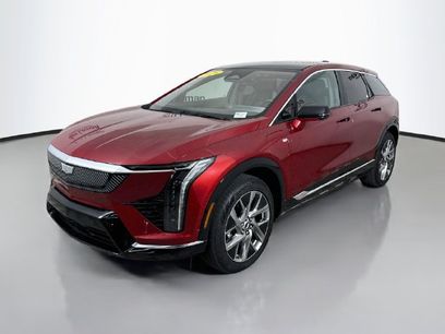 Used 2025 Cadillac Optiq Luxury 1