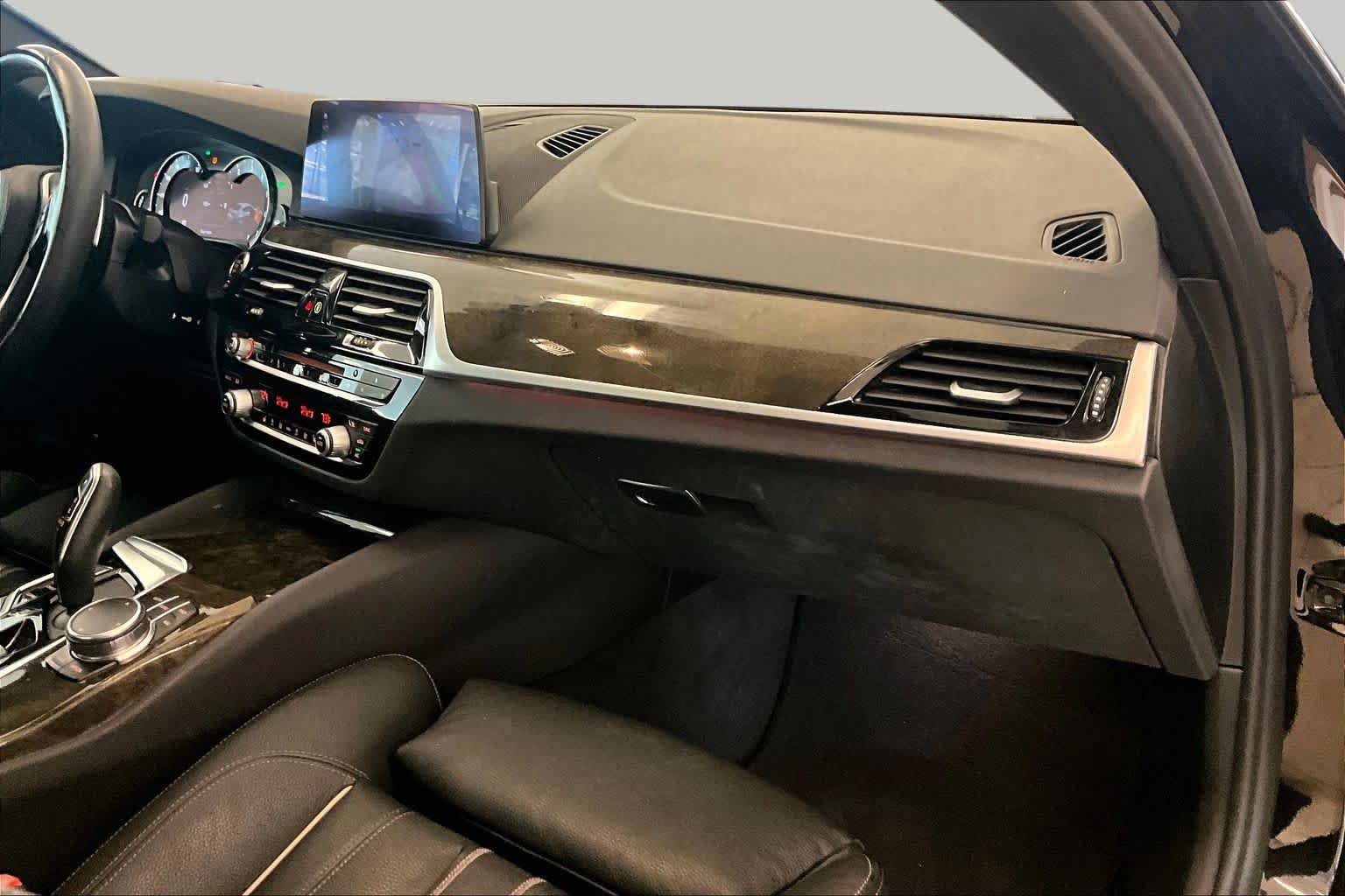 Used 2019 BMW 540i w/ Convenience Package RWD image 16