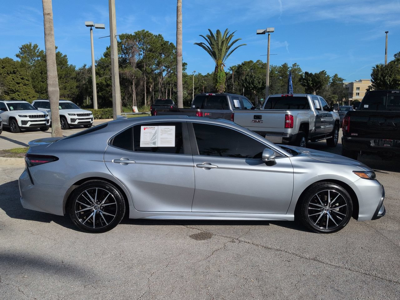 Used 2024 Toyota Camry SE w/ Audio Upgrade Package FWD image 3