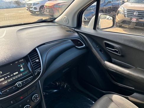 Used 2017 Chevrolet Trax LT image 27