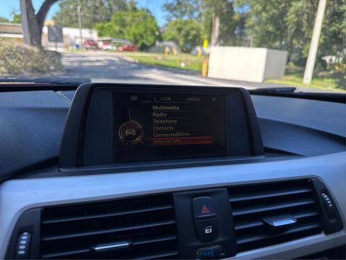 Used 2016 BMW 320i Sedan image 14