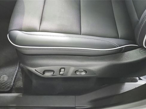 Used 2025 Buick Enclave Preferred image 11