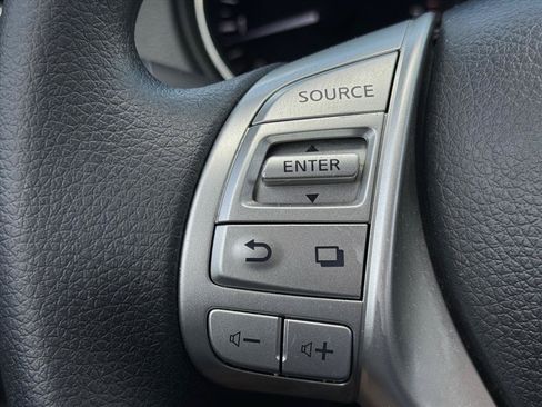 Used 2015 Nissan Rogue S FWD image 18