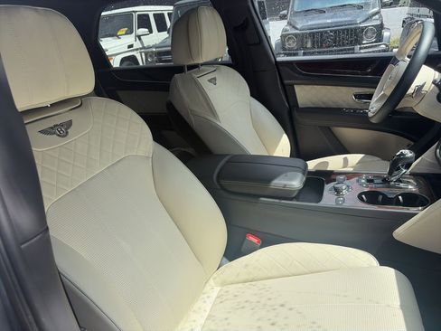 Used 2018 Bentley Bentayga AWD/4WD image 11