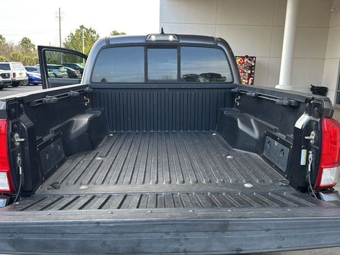 Used 2017 Toyota Tacoma SR5 image 26