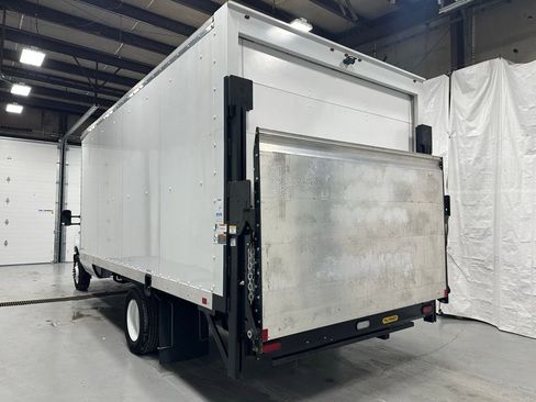 Used 2024 Ford E-350 and Econoline 350 Super Duty image 5