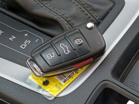 Used 2023 Audi Q3 2.0T Premium w/ Convenience Package image 31