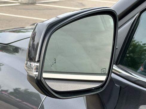 Used 2023 Toyota Highlander XLE image 53