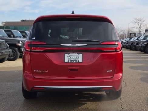 New 2026 Chrysler Pacifica Select image 13