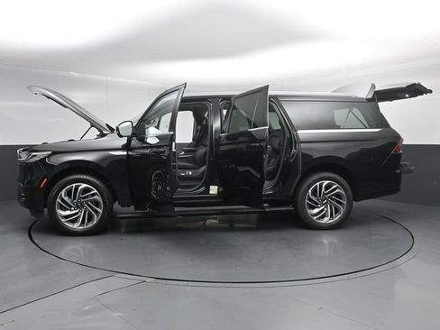 Certified 2025 Lincoln Navigator L Reserve AWD/4WD image 59