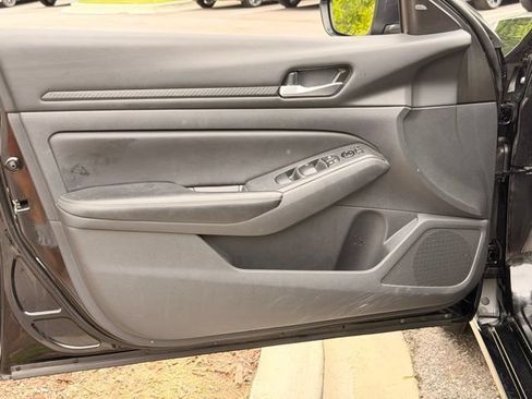 Used 2025 Nissan Altima 2.5 SV FWD image 22