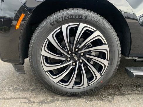 New 2026 Lincoln Navigator L Black Label AWD/4WD image 12