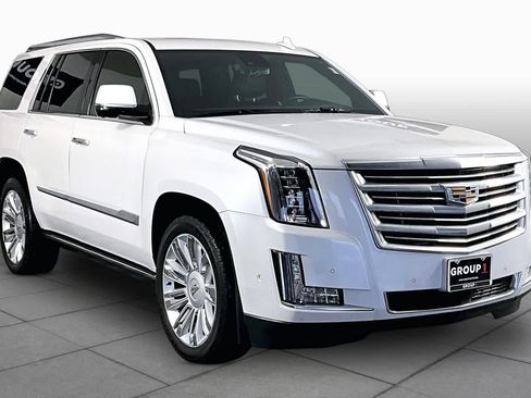 Used 2020 Cadillac Escalade Platinum RWD image 3